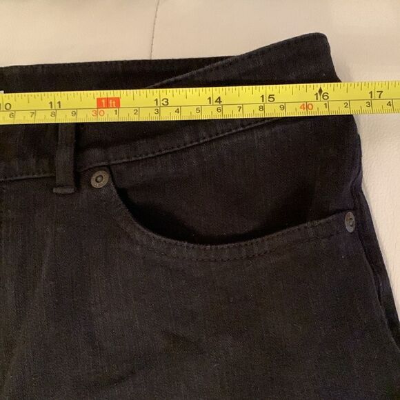 L.L.Bean Woman’s Classic Fit High Rise Straight Black Jeans Size 12 - Picture 3 of 9